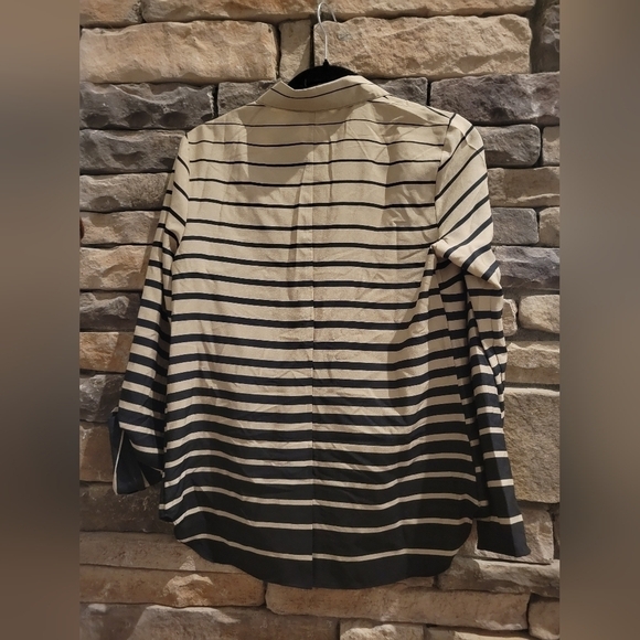 NWOT New Directions Size Small Lightweight Button Down Shirt - Picture 2 of 2